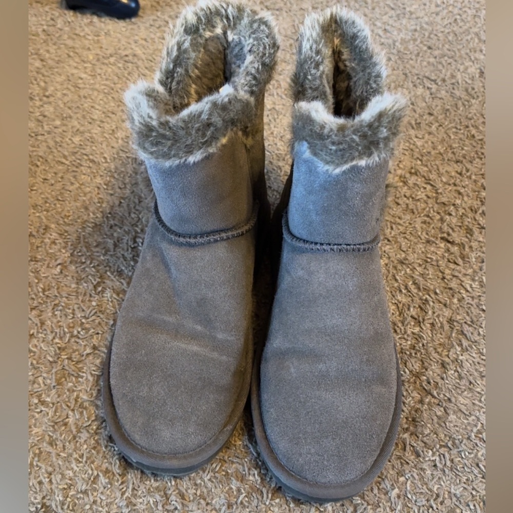 9 Gooce gray boots